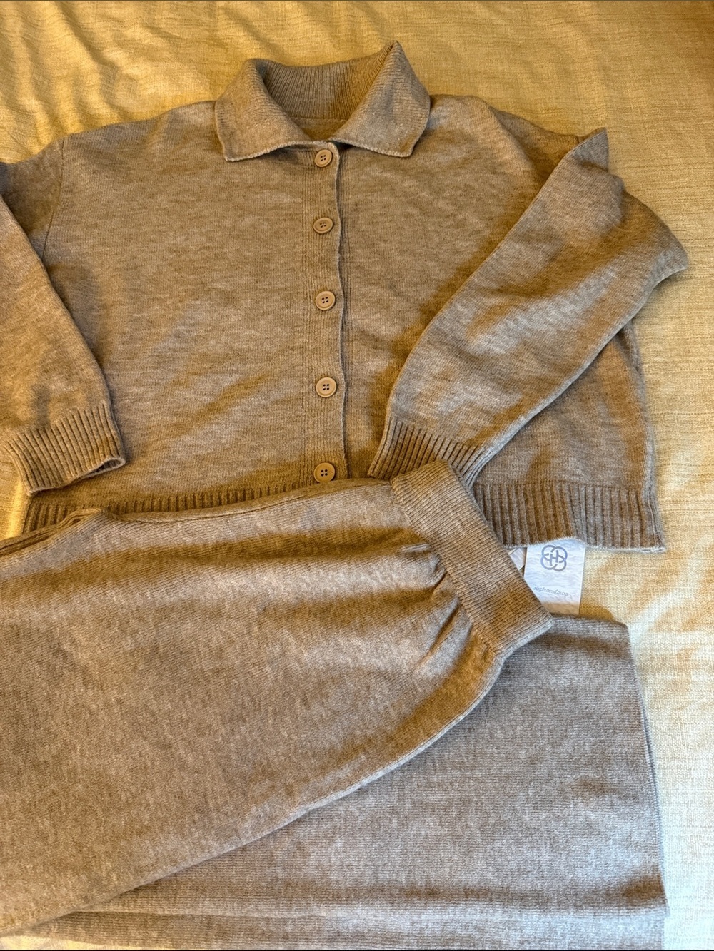 NWT Hepburn Laura Wool/Cashmere 2 Piece Neutral Colored Knitted Set. Size Small.